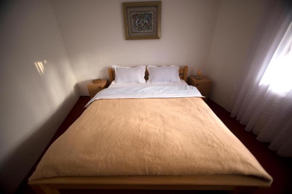 Hostel Bushati بريزرن المظهر الخارجي الصورة