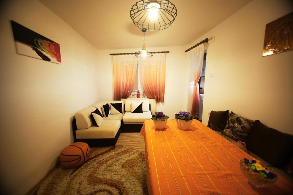Hostel Bushati بريزرن المظهر الخارجي الصورة